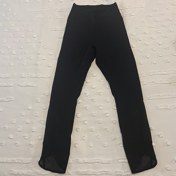 Lululemon NULU AND CRISSCROSS MESH HIGH-RISE CROP 23"
Black Size 2 - Picture 6 of 6